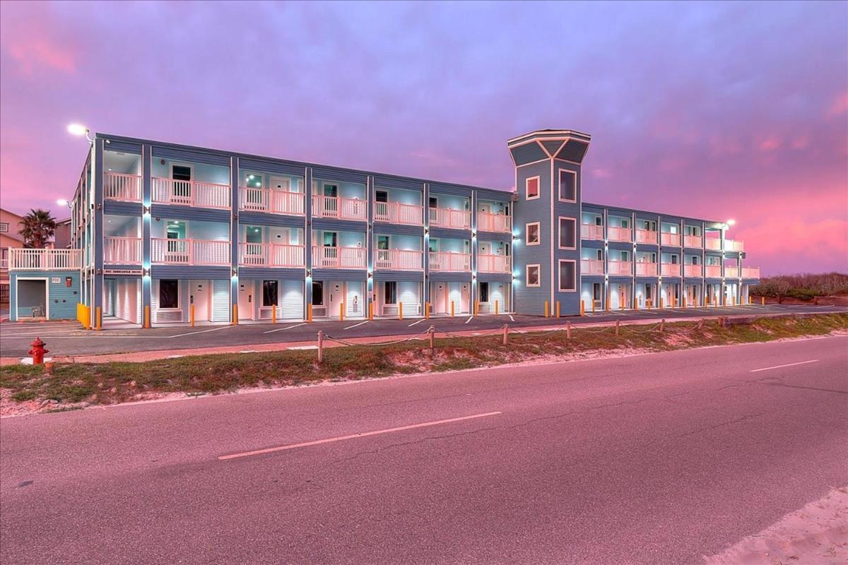 Seaside Boutique Hotel, Waves At Your Doorstep ميناء أرانساس المظهر الخارجي الصورة
