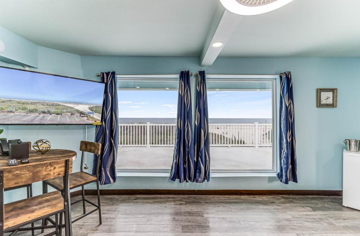 Seaside Boutique Hotel, Waves At Your Doorstep ميناء أرانساس المظهر الخارجي الصورة